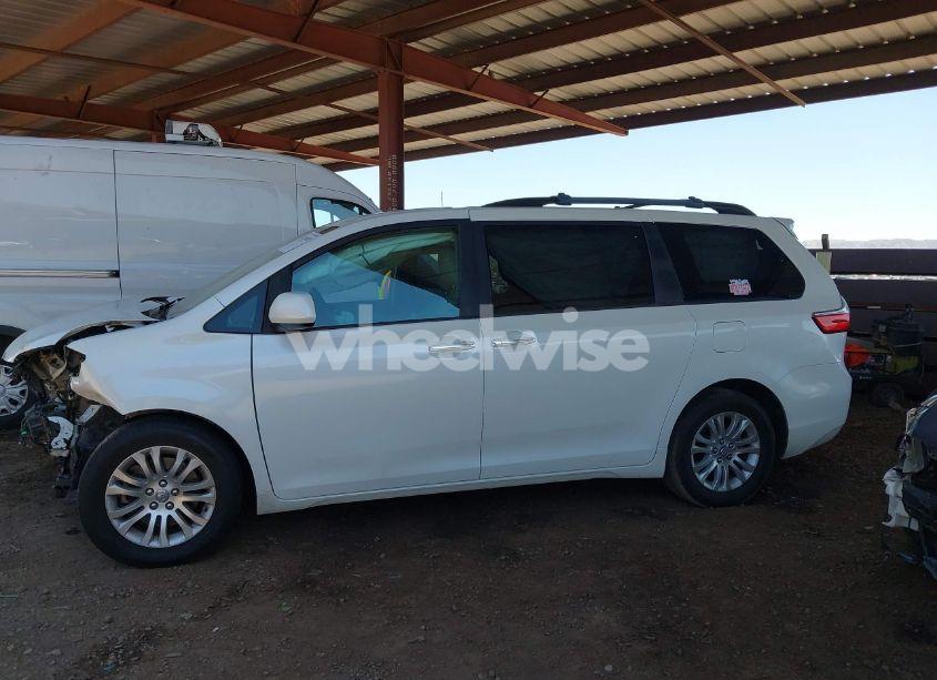 Photo 14 of 2017 Toyota Sienna XLE 8 PASSENGER (VIN 5TDYZ3DC3HS849191)