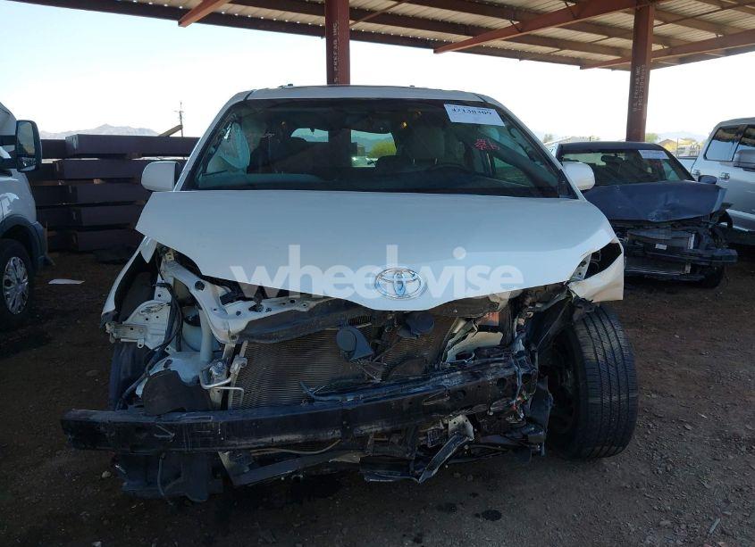 Photo 6 of 2017 Toyota Sienna XLE 8 PASSENGER (VIN 5TDYZ3DC3HS849191)