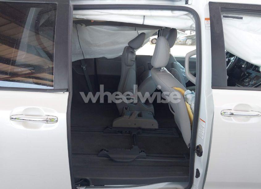 Photo 8 of 2017 Toyota Sienna XLE 8 PASSENGER (VIN 5TDYZ3DC3HS849191)