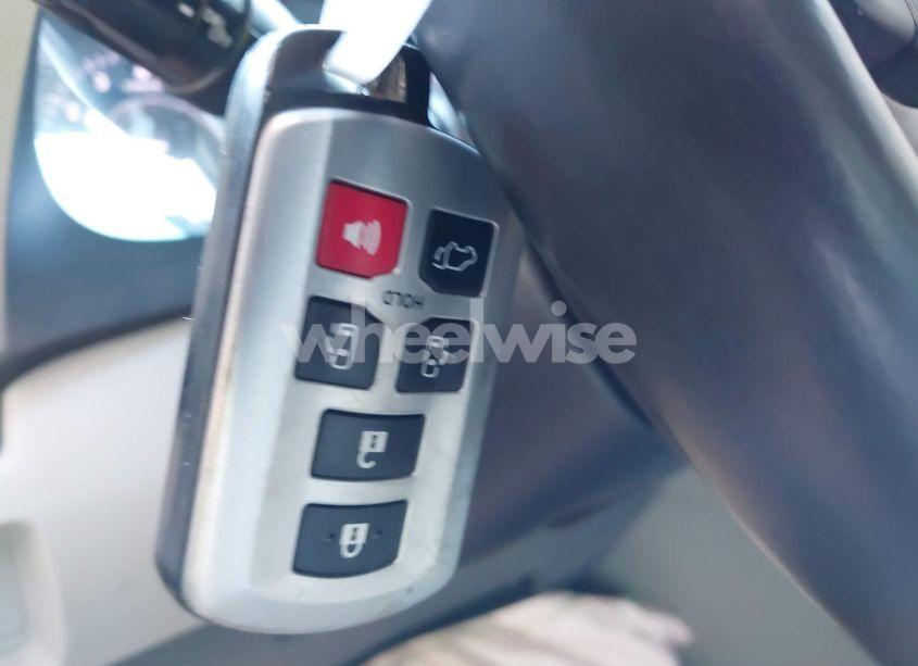 Photo 11 of 2017 Toyota Sienna XLE/LIMITED (VIN 5TDYZ3DC3HS861552)