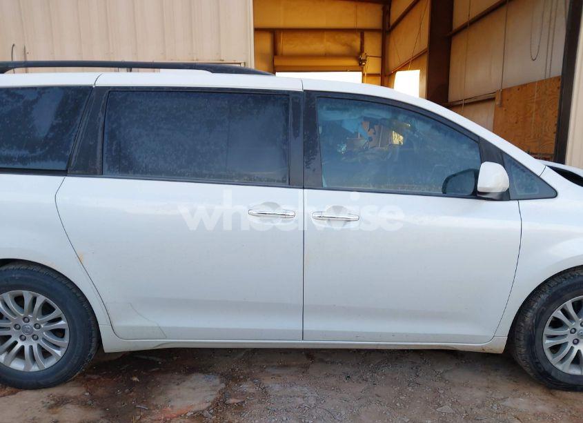 Photo 13 of 2017 Toyota Sienna XLE/LIMITED (VIN 5TDYZ3DC3HS861552)