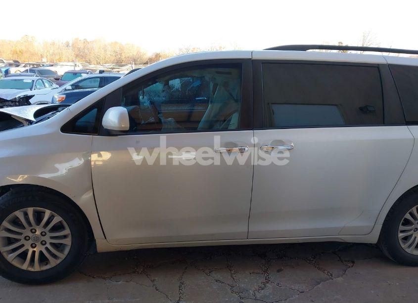 Photo 14 of 2017 Toyota Sienna XLE/LIMITED (VIN 5TDYZ3DC3HS861552)