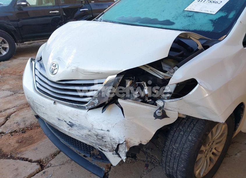 Photo 6 of 2017 Toyota Sienna XLE/LIMITED (VIN 5TDYZ3DC3HS861552)