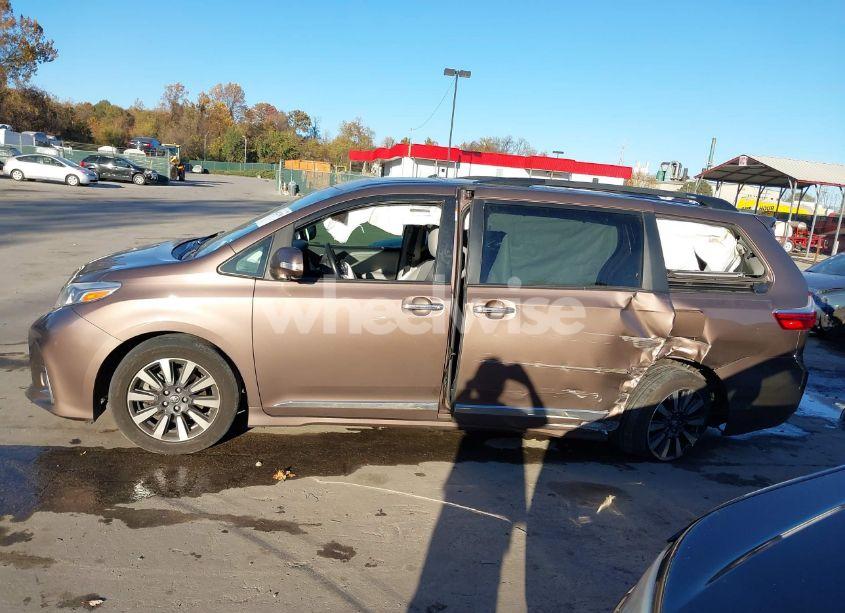Photo 14 of 2018 Toyota Sienna LIMITED PREMIUM 7 PASSENGER (VIN 5TDYZ3DC3JS906589)