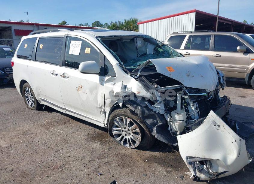 2018 Toyota Sienna XLE/XLE PREMIUM/LIMITED/LIMITED PREMIUM (VIN 5TDYZ3DC3JS913624) main photo