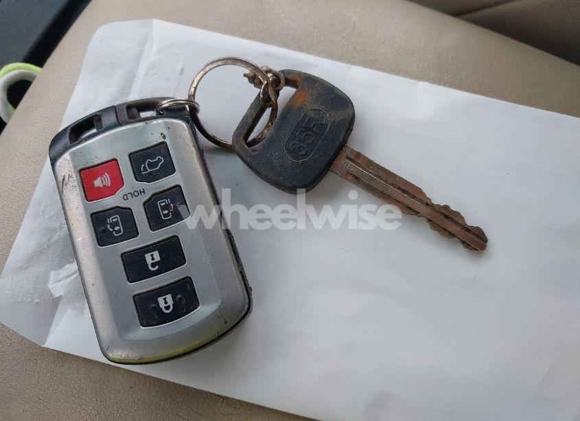 Photo 11 of 2018 Toyota Sienna XLE/XLE PREMIUM/LIMITED/LIMITED PREMIUM (VIN 5TDYZ3DC3JS913624)