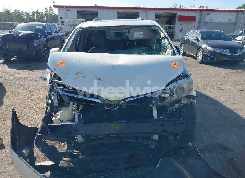 Photo 13 of 2018 Toyota Sienna XLE/XLE PREMIUM/LIMITED/LIMITED PREMIUM (VIN 5TDYZ3DC3JS913624)