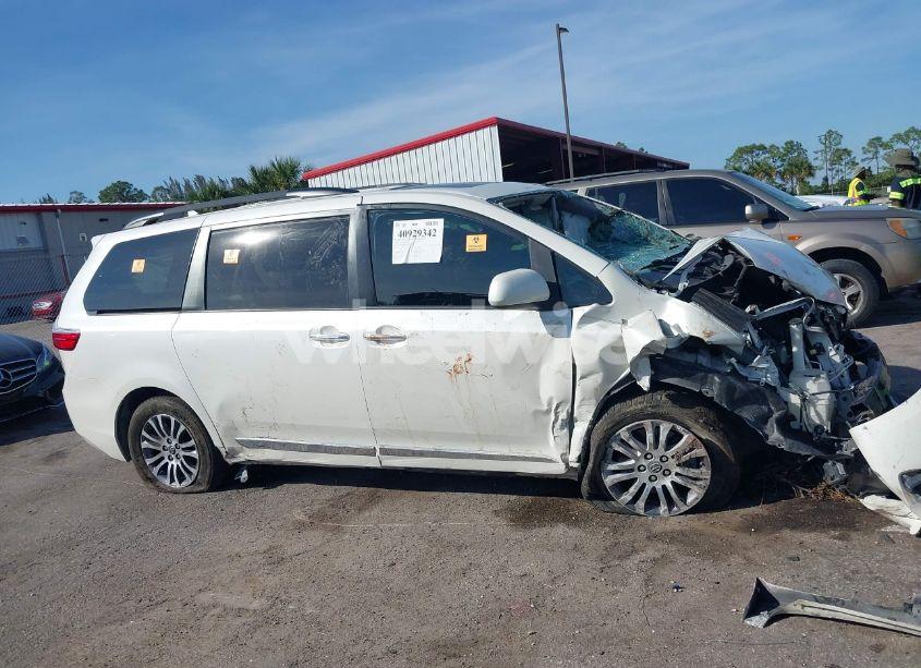 Photo 14 of 2018 Toyota Sienna XLE/XLE PREMIUM/LIMITED/LIMITED PREMIUM (VIN 5TDYZ3DC3JS913624)