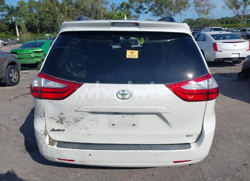 Photo 17 of 2018 Toyota Sienna XLE/XLE PREMIUM/LIMITED/LIMITED PREMIUM (VIN 5TDYZ3DC3JS913624)