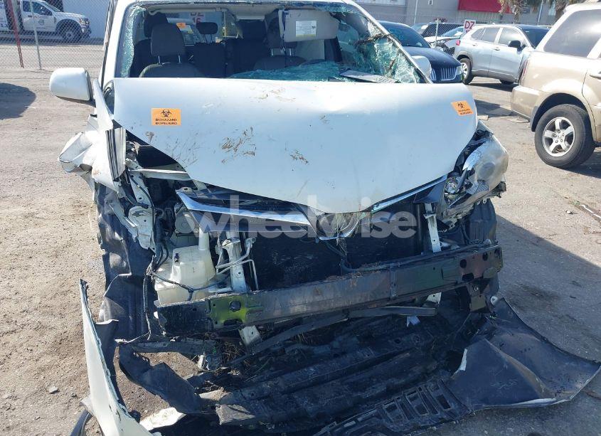 Photo 6 of 2018 Toyota Sienna XLE/XLE PREMIUM/LIMITED/LIMITED PREMIUM (VIN 5TDYZ3DC3JS913624)