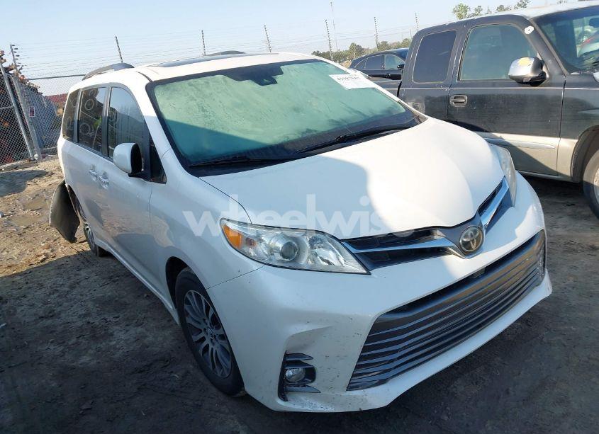 2019 Toyota Sienna XLE PREMIUM 8 PASSENGER (VIN 5TDYZ3DC3KS004798) main photo