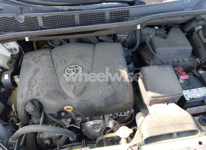 Photo 10 of 2019 Toyota Sienna XLE PREMIUM 8 PASSENGER (VIN 5TDYZ3DC3KS004798)