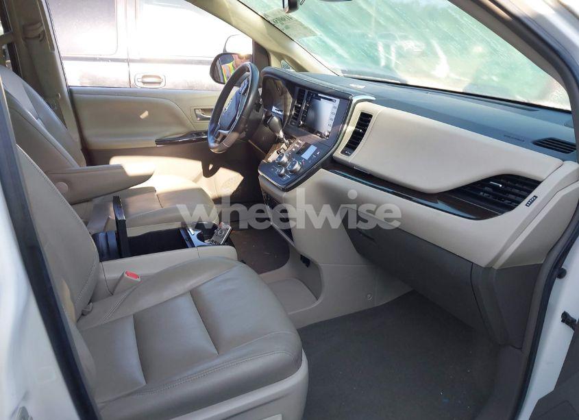 Photo 5 of 2019 Toyota Sienna XLE PREMIUM 8 PASSENGER (VIN 5TDYZ3DC3KS004798)