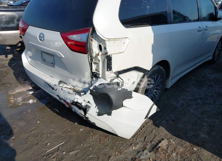 Photo 6 of 2019 Toyota Sienna XLE PREMIUM 8 PASSENGER (VIN 5TDYZ3DC3KS004798)