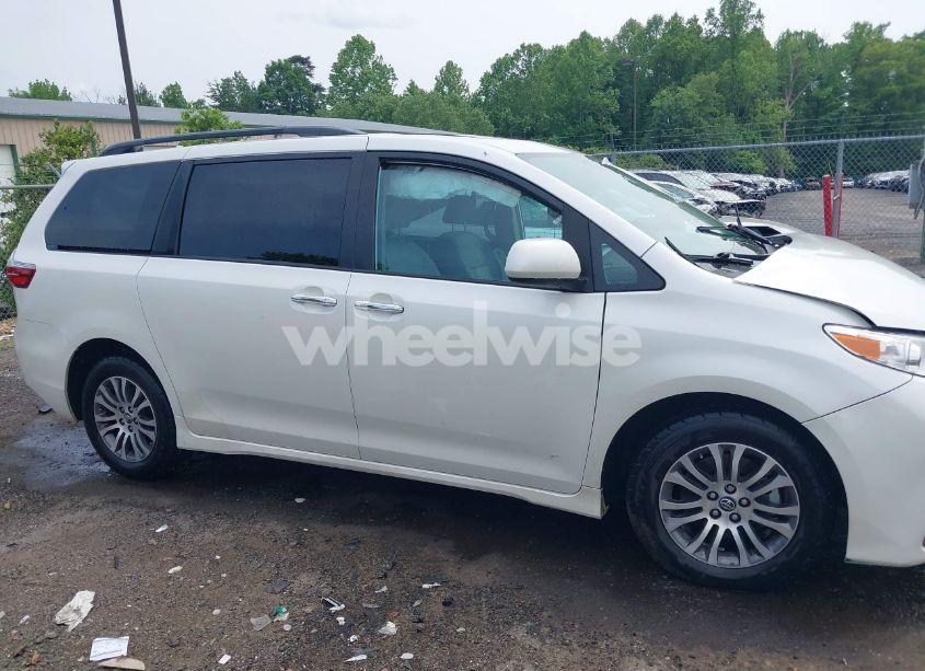 Photo 12 of 2020 Toyota Sienna XLE (VIN 5TDYZ3DC3LS048818)