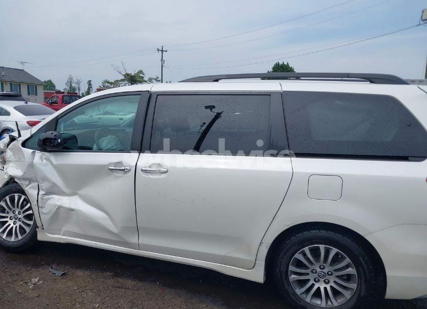 Photo 13 of 2020 Toyota Sienna XLE (VIN 5TDYZ3DC3LS048818)