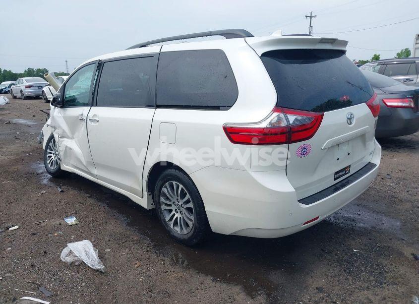 Photo 3 of 2020 Toyota Sienna XLE (VIN 5TDYZ3DC3LS048818)