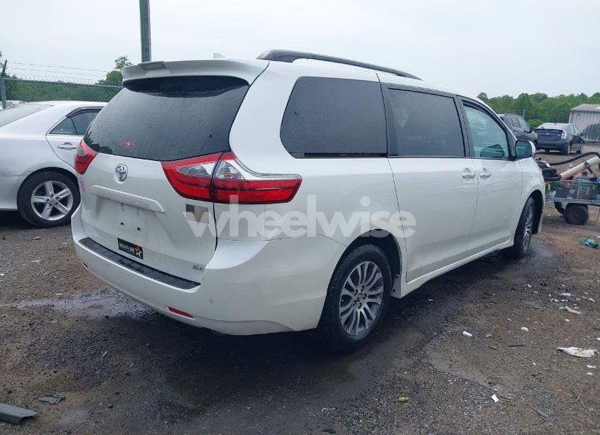 Photo 4 of 2020 Toyota Sienna XLE (VIN 5TDYZ3DC3LS048818)