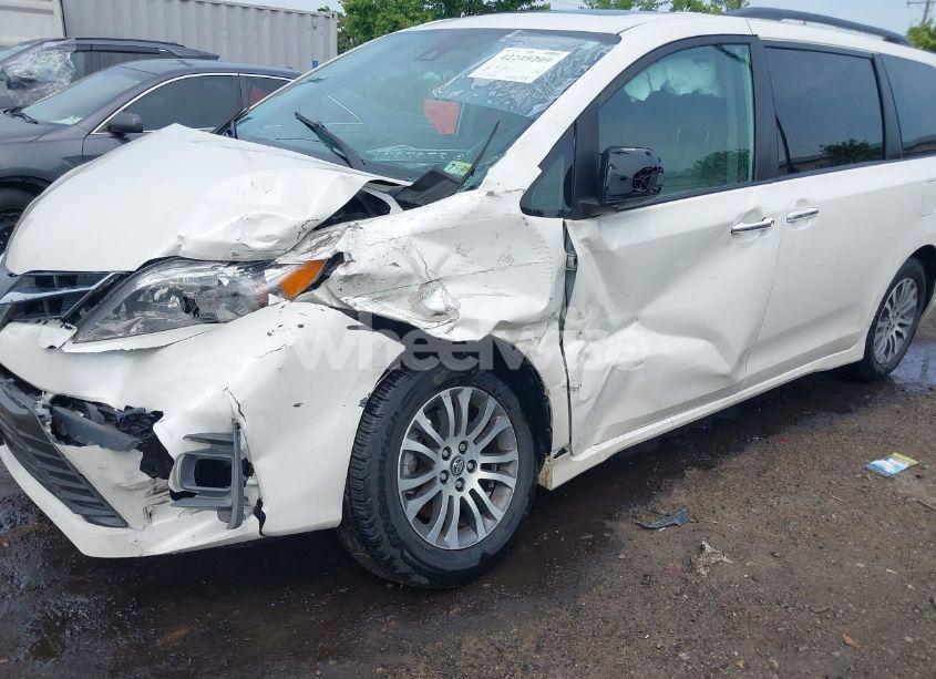 Photo 6 of 2020 Toyota Sienna XLE (VIN 5TDYZ3DC3LS048818)