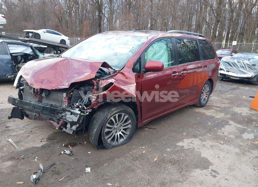 Photo 2 of 2020 Toyota Sienna XLE (VIN 5TDYZ3DC3LS051069)