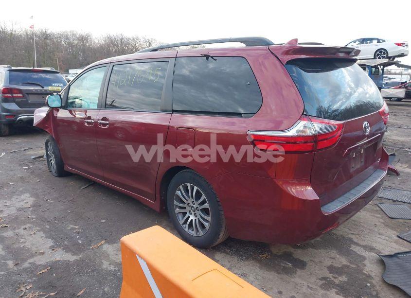 Photo 3 of 2020 Toyota Sienna XLE (VIN 5TDYZ3DC3LS051069)