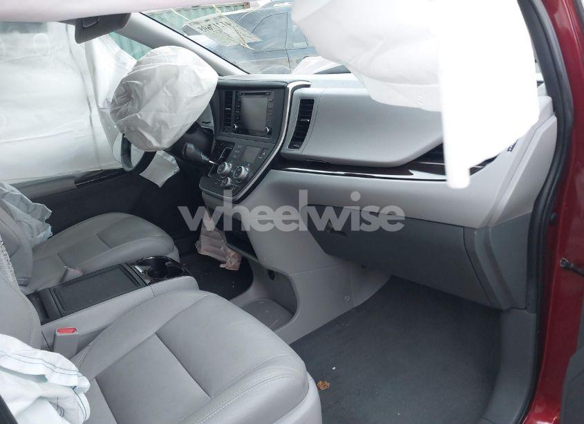 Photo 5 of 2020 Toyota Sienna XLE (VIN 5TDYZ3DC3LS051069)