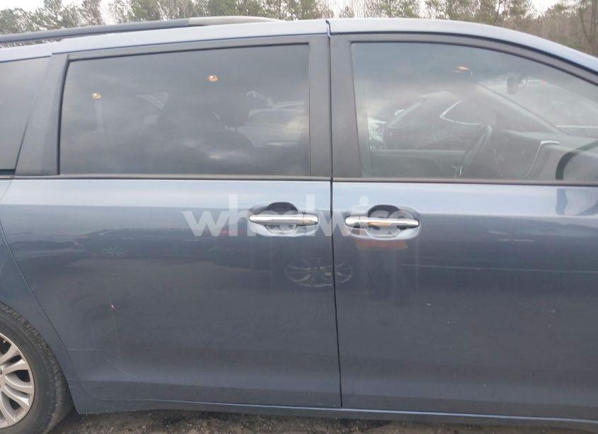 Photo 14 of 2017 Toyota Sienna XLE 8 PASSENGER (VIN 5TDYZ3DC4HS769463)