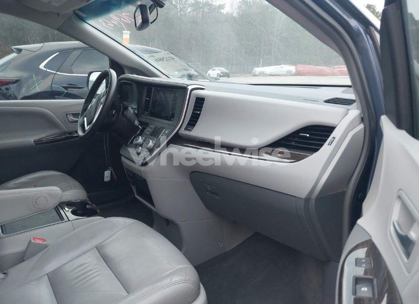 Photo 5 of 2017 Toyota Sienna XLE 8 PASSENGER (VIN 5TDYZ3DC4HS769463)