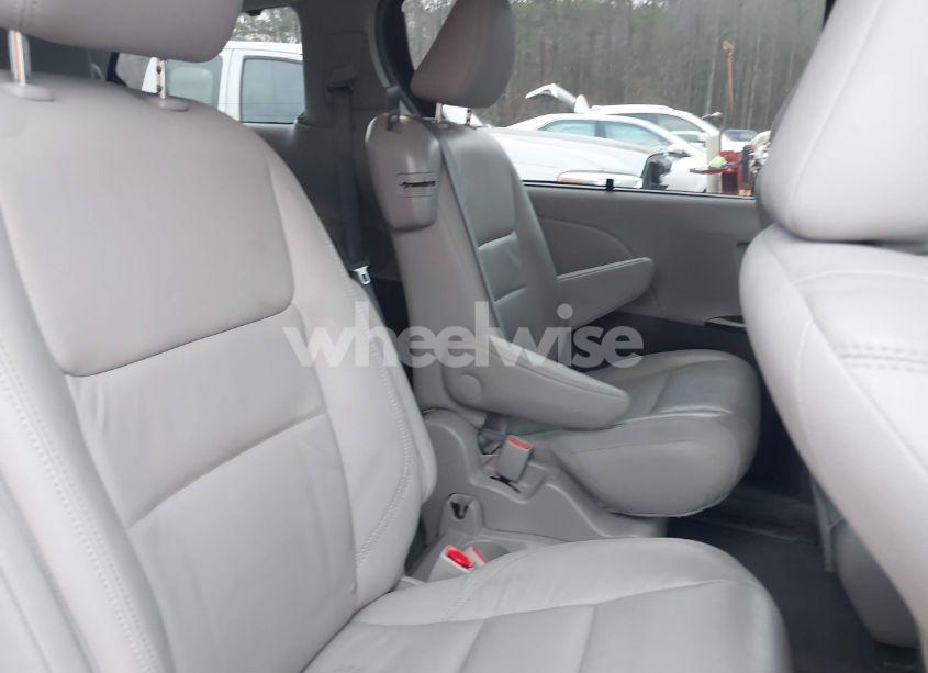 Photo 8 of 2017 Toyota Sienna XLE 8 PASSENGER (VIN 5TDYZ3DC4HS769463)