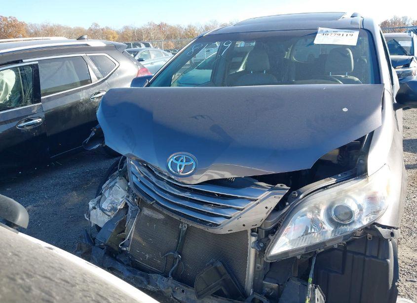 Photo 12 of 2017 Toyota Sienna XLE 8 PASSENGER (VIN 5TDYZ3DC4HS778129)