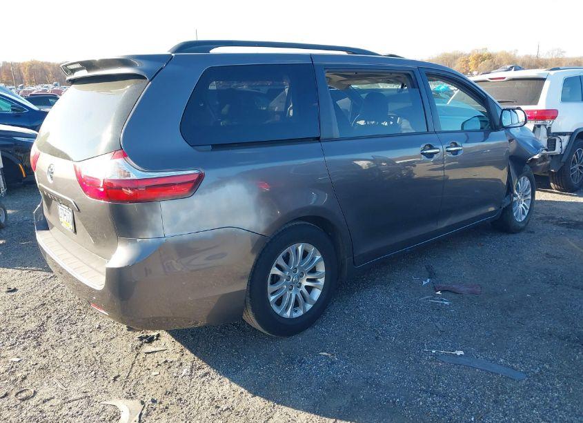 Photo 4 of 2017 Toyota Sienna XLE 8 PASSENGER (VIN 5TDYZ3DC4HS778129)