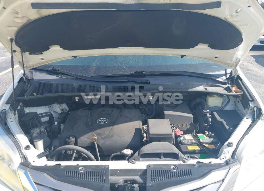 Photo 10 of 2017 Toyota Sienna XLE 8 PASSENGER (VIN 5TDYZ3DC4HS823084)