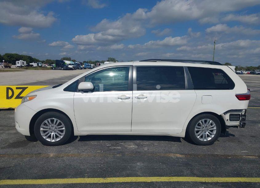 Photo 14 of 2017 Toyota Sienna XLE 8 PASSENGER (VIN 5TDYZ3DC4HS823084)