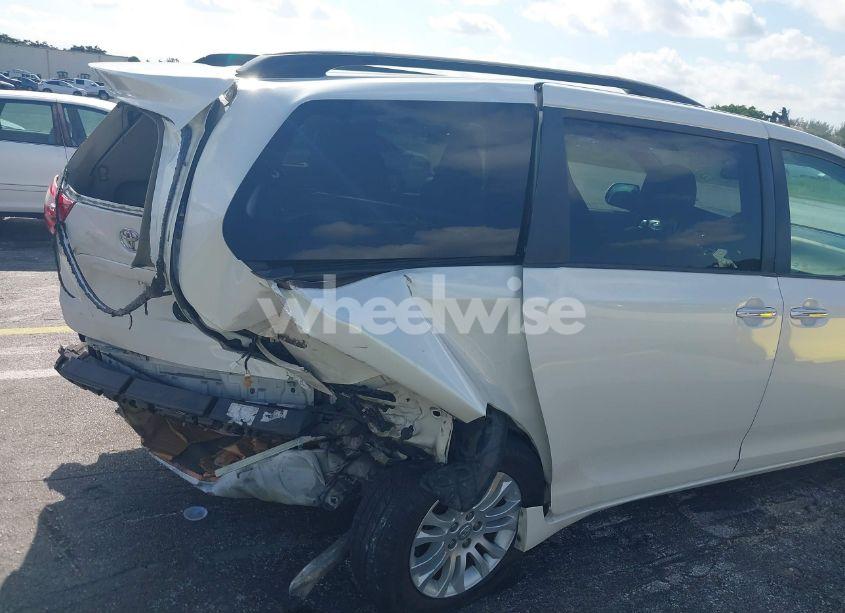 Photo 18 of 2017 Toyota Sienna XLE 8 PASSENGER (VIN 5TDYZ3DC4HS823084)