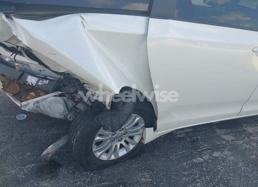 Photo 19 of 2017 Toyota Sienna XLE 8 PASSENGER (VIN 5TDYZ3DC4HS823084)