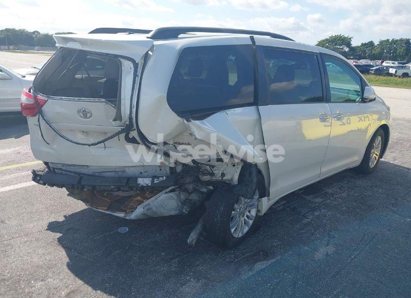 Photo 4 of 2017 Toyota Sienna XLE 8 PASSENGER (VIN 5TDYZ3DC4HS823084)