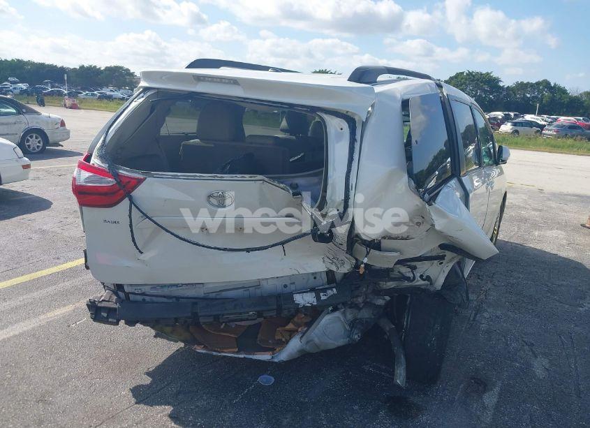 Photo 6 of 2017 Toyota Sienna XLE 8 PASSENGER (VIN 5TDYZ3DC4HS823084)