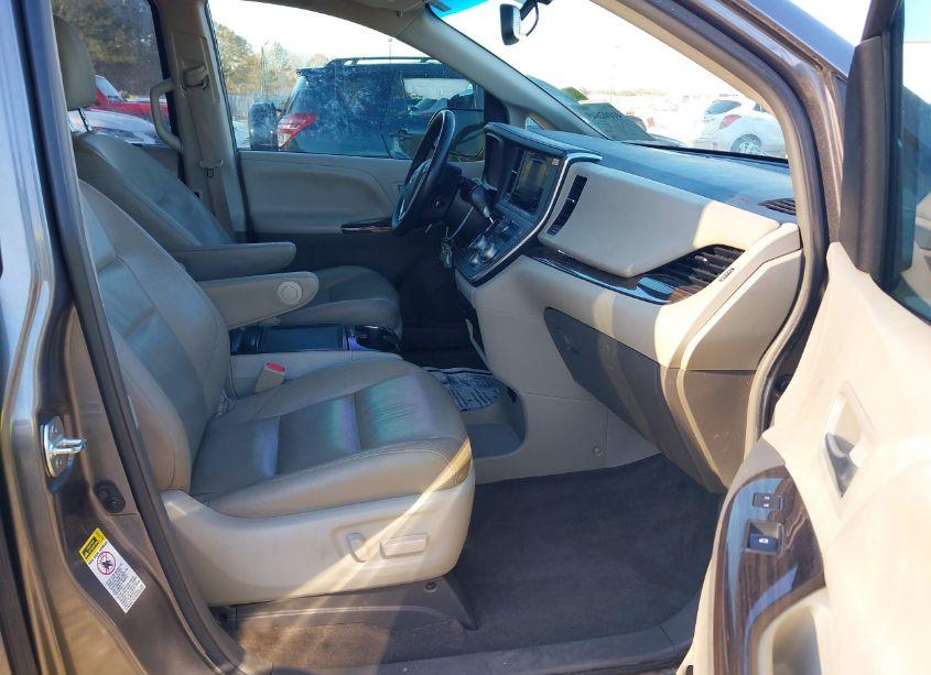 Photo 5 of 2017 Toyota Sienna XLE/LIMITED (VIN 5TDYZ3DC4HS826051)