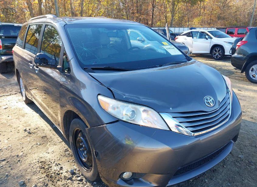 Photo 6 of 2017 Toyota Sienna XLE/LIMITED (VIN 5TDYZ3DC4HS826051)