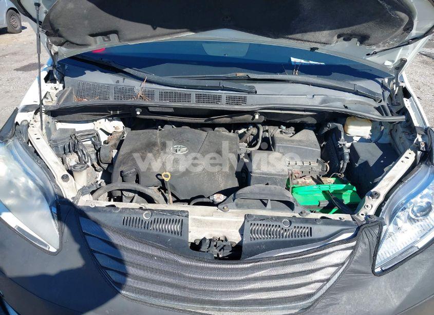 Photo 10 of 2017 Toyota Sienna XLE 8 PASSENGER (VIN 5TDYZ3DC4HS833744)