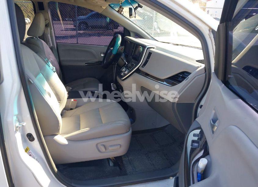 Photo 5 of 2017 Toyota Sienna XLE 8 PASSENGER (VIN 5TDYZ3DC4HS833744)