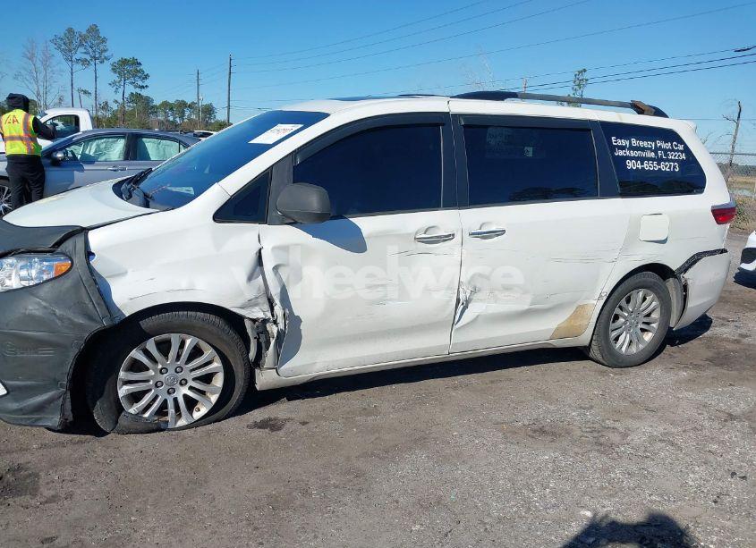 Photo 6 of 2017 Toyota Sienna XLE 8 PASSENGER (VIN 5TDYZ3DC4HS833744)