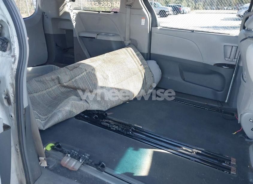 Photo 8 of 2017 Toyota Sienna XLE 8 PASSENGER (VIN 5TDYZ3DC4HS833744)