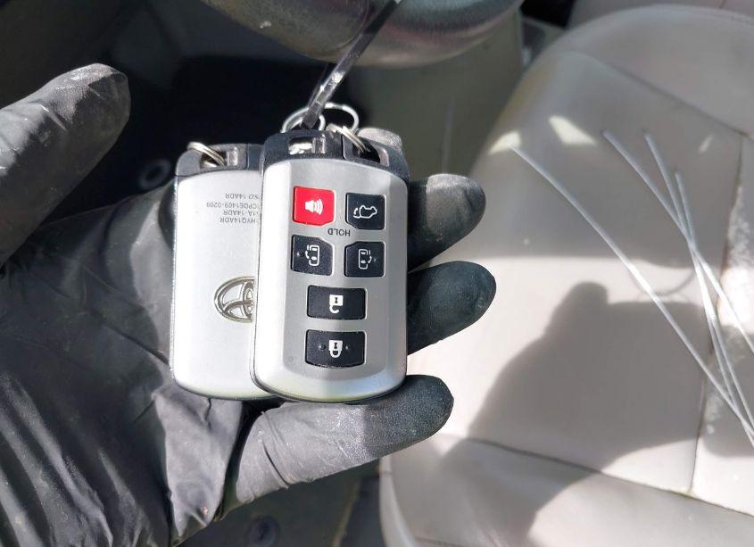 Photo 11 of 2017 Toyota Sienna XLE 8 PASSENGER (VIN 5TDYZ3DC4HS845313)