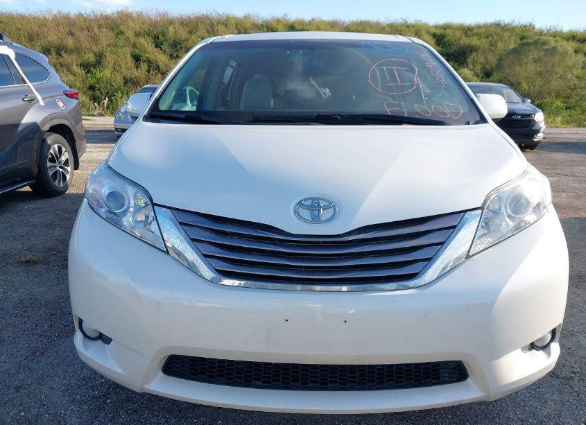 Photo 12 of 2017 Toyota Sienna XLE 8 PASSENGER (VIN 5TDYZ3DC4HS845313)