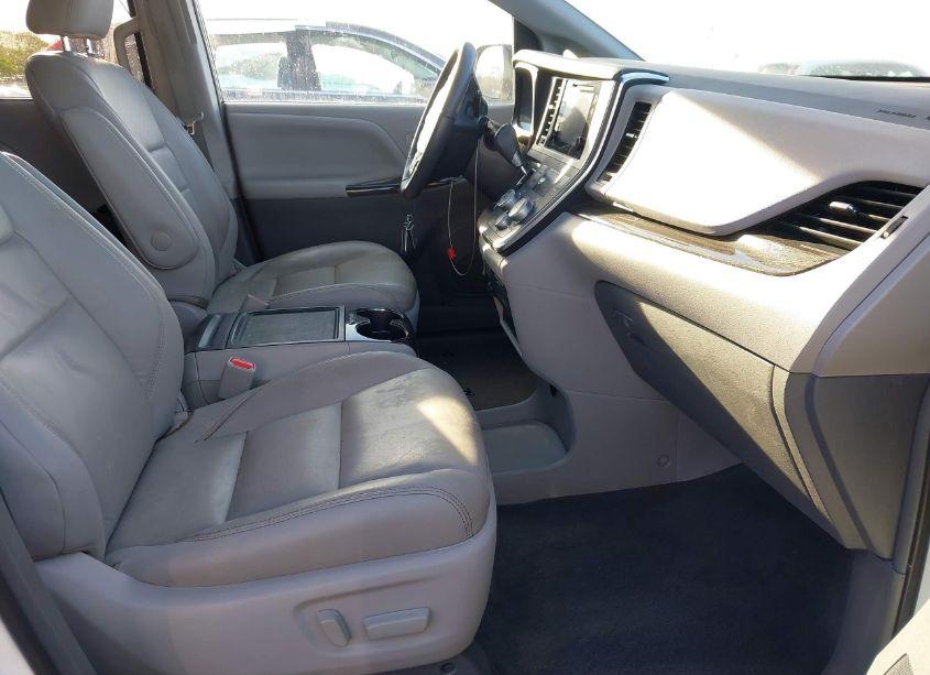 Photo 5 of 2017 Toyota Sienna XLE 8 PASSENGER (VIN 5TDYZ3DC4HS845313)