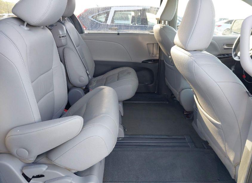 Photo 8 of 2017 Toyota Sienna XLE 8 PASSENGER (VIN 5TDYZ3DC4HS845313)