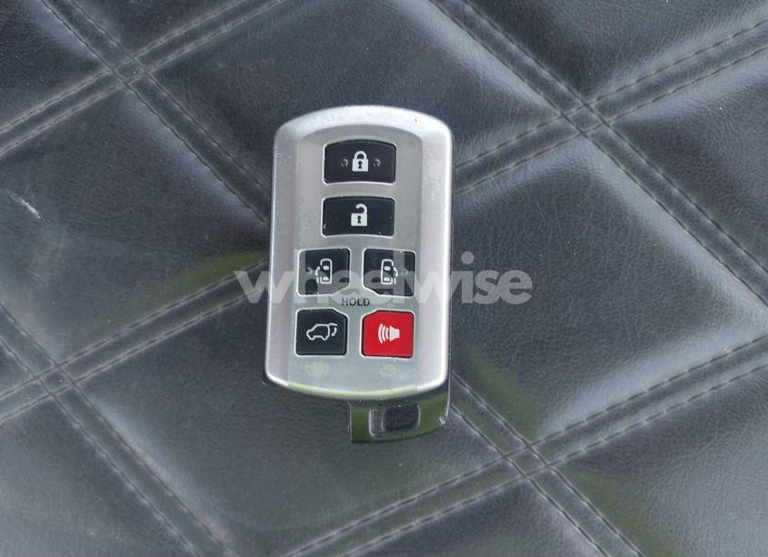 Photo 11 of 2017 Toyota Sienna XLE 8 PASSENGER (VIN 5TDYZ3DC4HS856263)