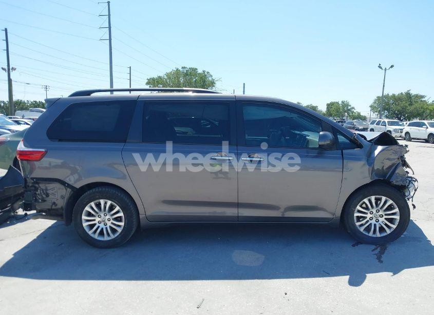 Photo 14 of 2017 Toyota Sienna XLE 8 PASSENGER (VIN 5TDYZ3DC4HS856263)