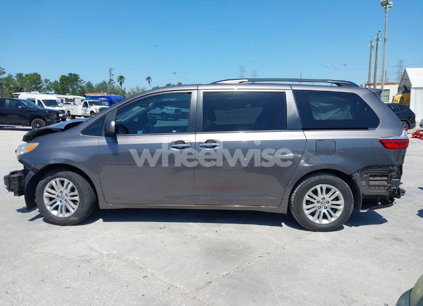 Photo 15 of 2017 Toyota Sienna XLE 8 PASSENGER (VIN 5TDYZ3DC4HS856263)